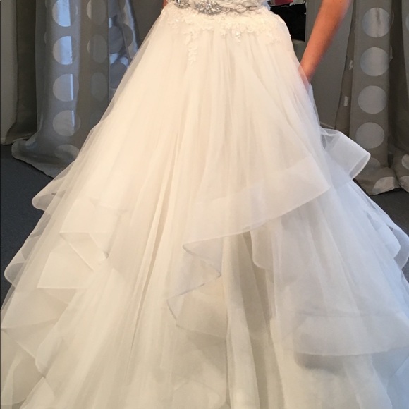 Beautiful NEVER Worn Wedding Dress
